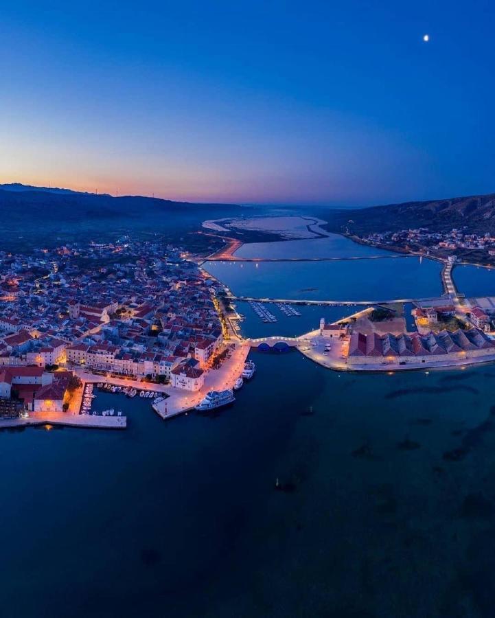 Apartman Festini Pag Pag Town Exteriör bild