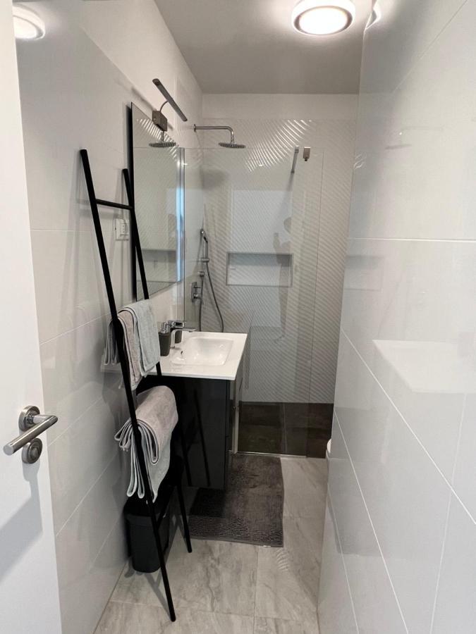 Apartman Festini Pag Pag Town Exteriör bild