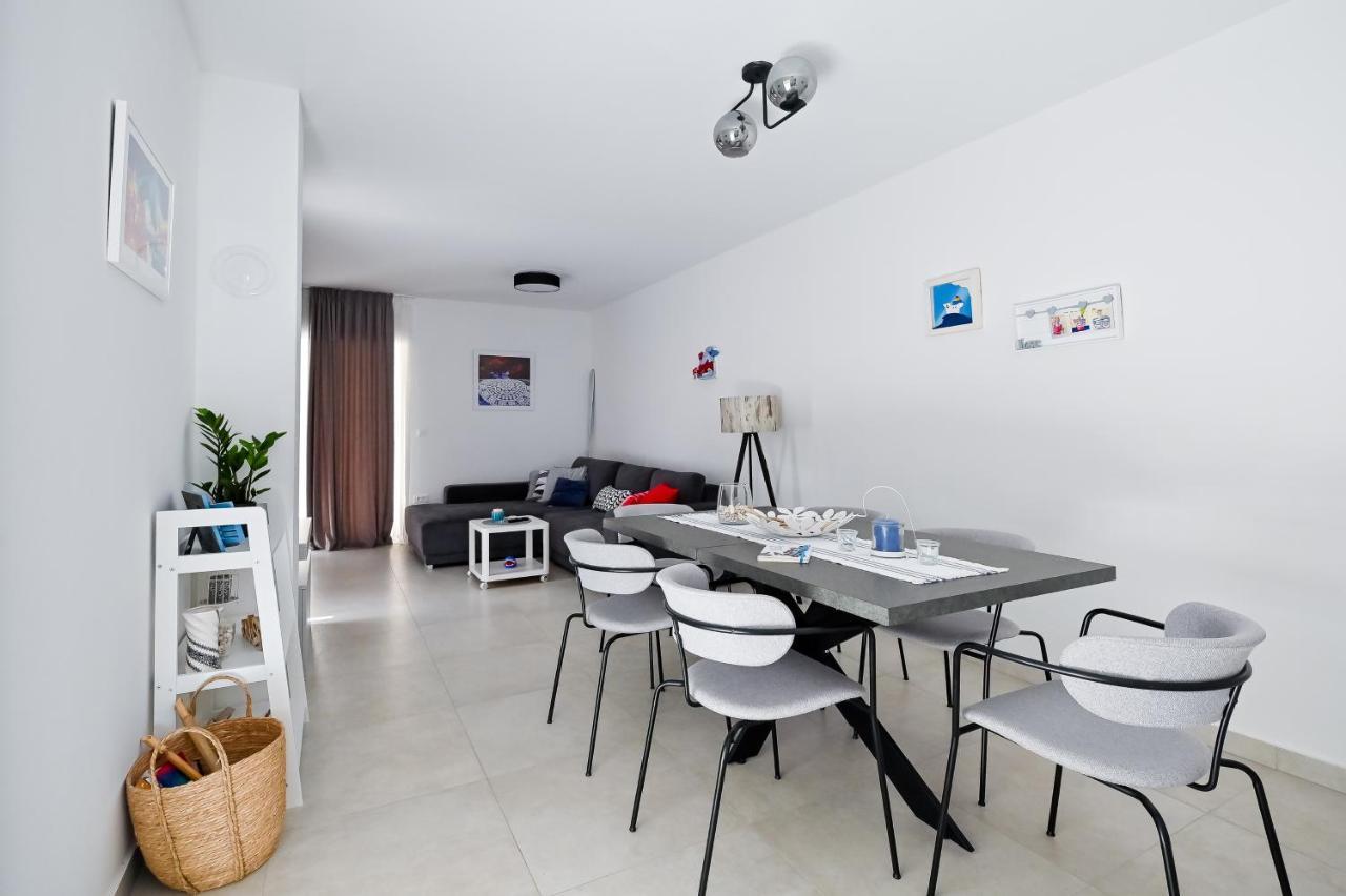 Apartman Festini Pag Pag Town Exteriör bild